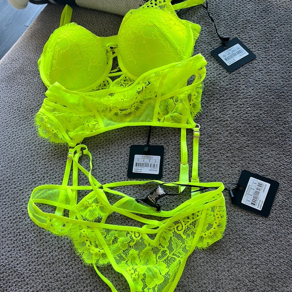 Honey Birdette Yellow Neon Set Size 32DDD 32F NWT